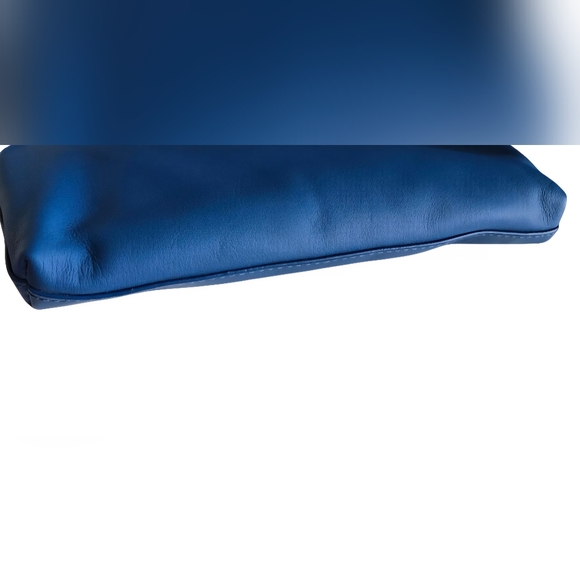 Bottega Veneta Intrecciato Leather Messenger Bag With COA Authentication - Picture 6 of 16